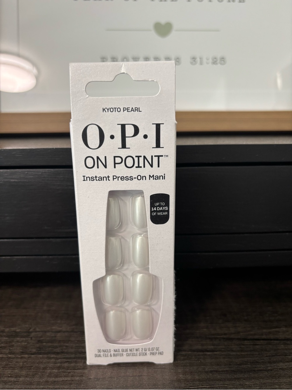 O•P•I On Point Instant Press-On Mani